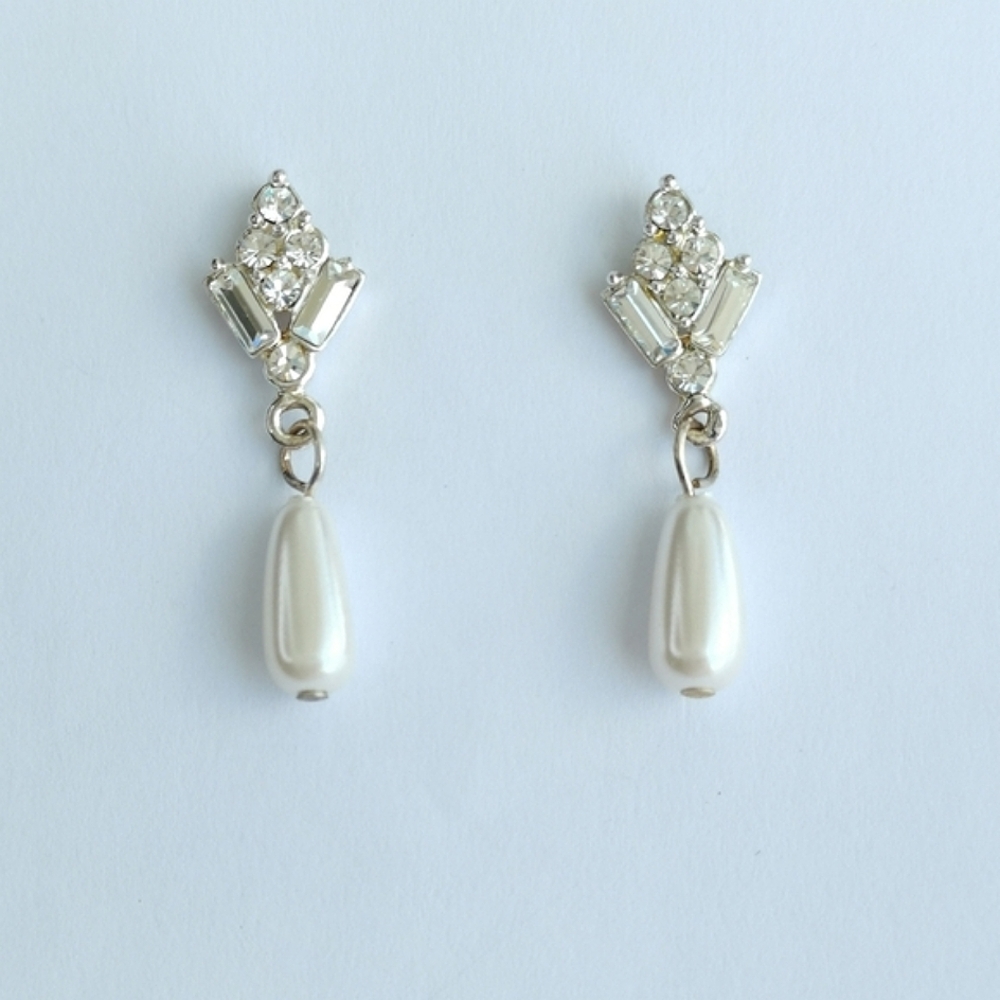 Pearl Drop Stud Earrings With Crystals White 🆕